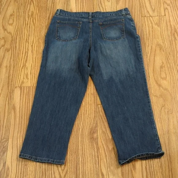 LL Bean favorite crop straight fit jeans, women's 18R (35" waist) - Picture 5 of 7